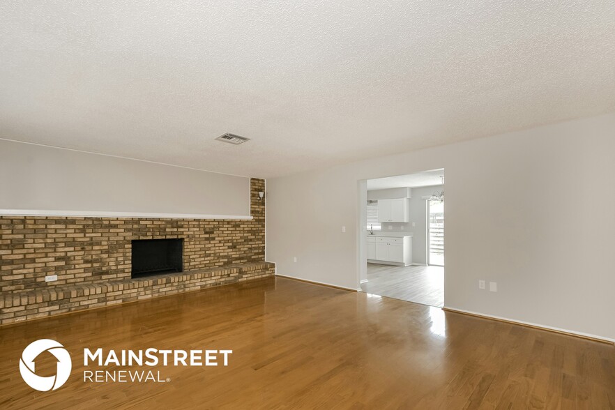 Building Photo - 4715 Almanza Ave