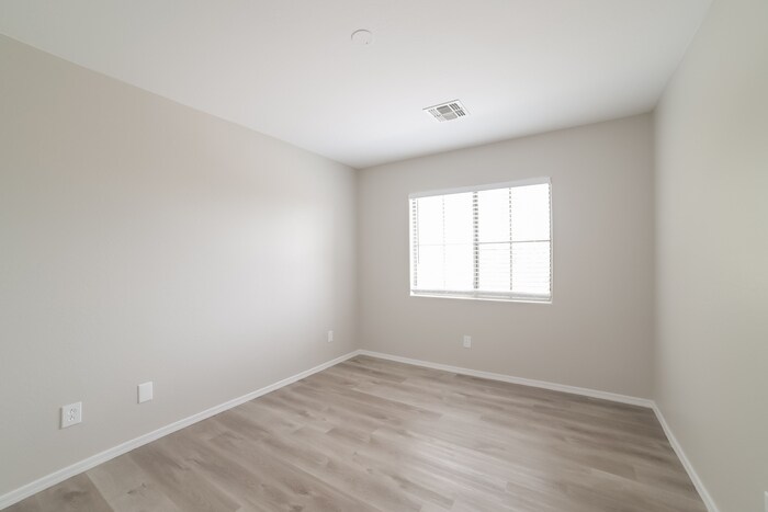 Building Photo - 43330 N Heavenly Way