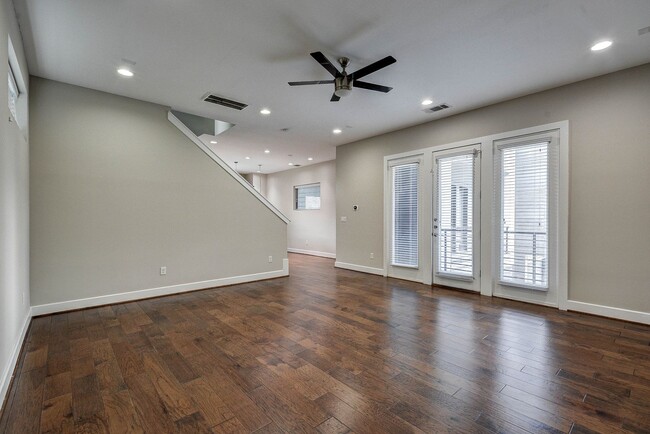 Building Photo - Modern Comfort Meets City Living — 3-Story Townhome Ready Now!