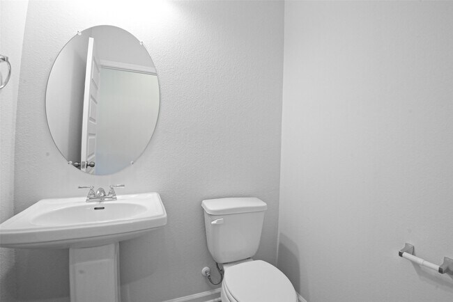 Building Photo - 2615 Ryon Falls Dr