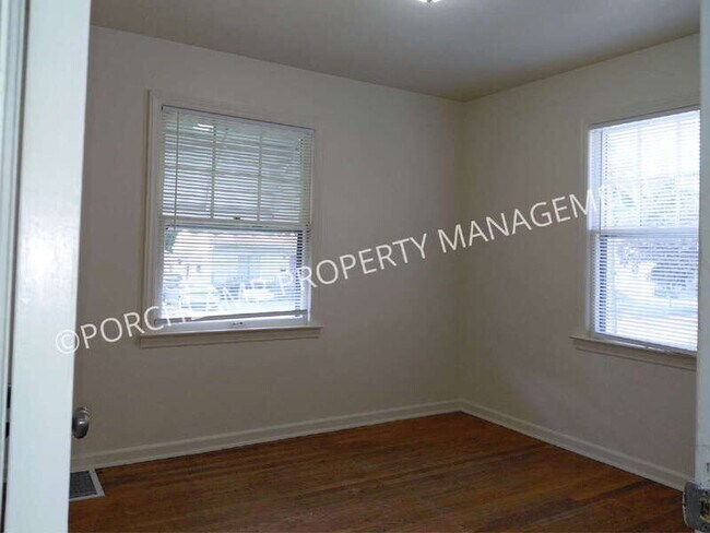 Building Photo - 1524 Edward Ave SE