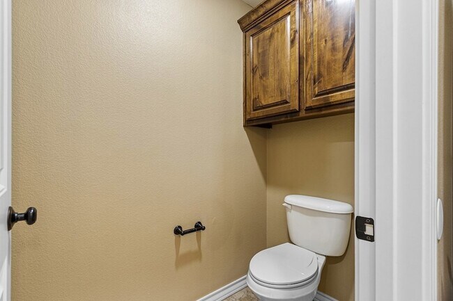 Building Photo - 5811 Oak Creek Drive