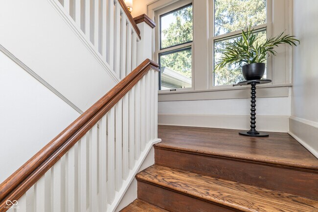 Building Photo - 322 E 37th St