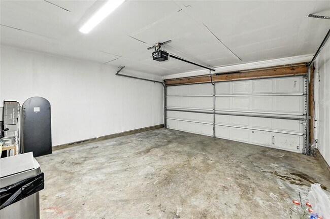 Building Photo - 6813 Sabrina Dr