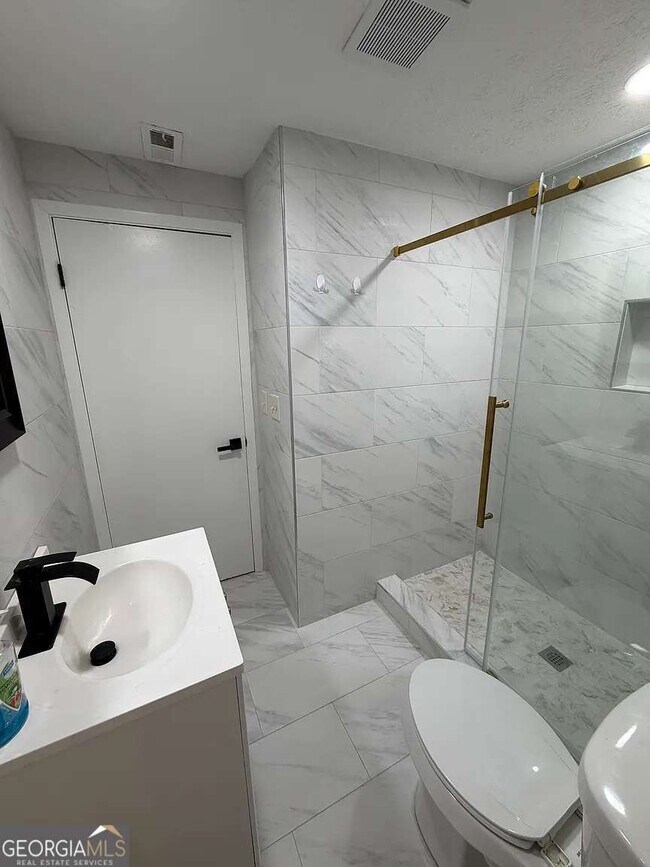 Building Photo - 418 Engle Dr