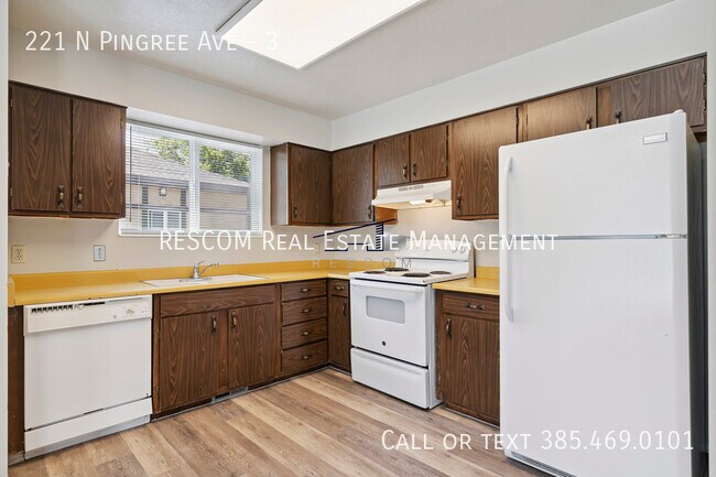 Building Photo - 221 N Pingree Ave