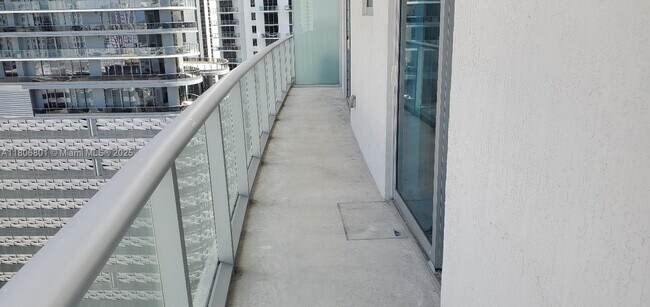 Building Photo - 1100S S Miami Ave