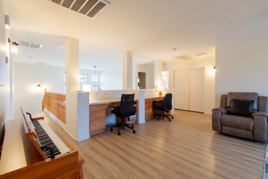 Building Photo - 1550 N Desert Willow St