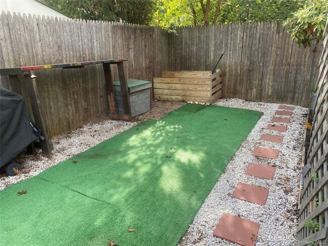 Building Photo - 10 Village Cir W