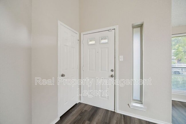 Building Photo - 817 Sewell Dr