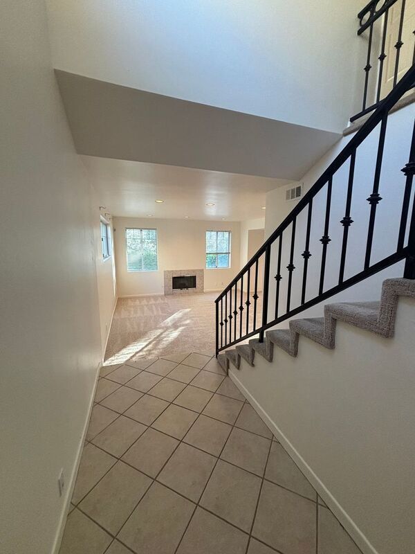 Building Photo - 525 Orange Grove Pl