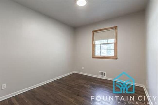 Building Photo - 405 Hooke Ave