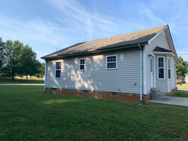 Building Photo - 2837 Teakwood Dr