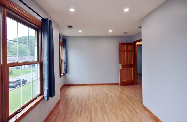 Building Photo - 290 Folino Dr