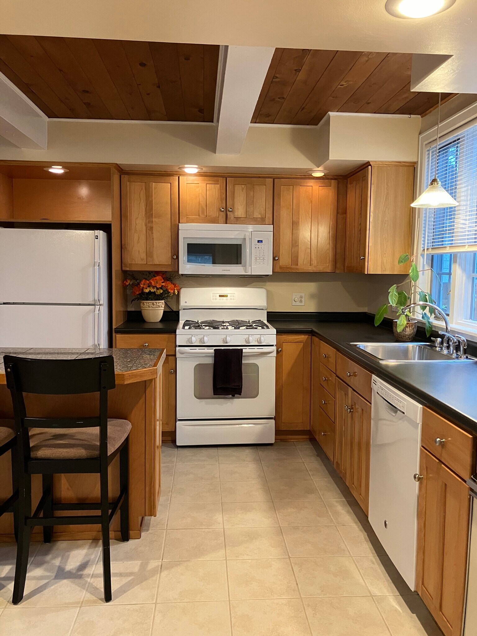 Kitchen - 31 Linwood Ave