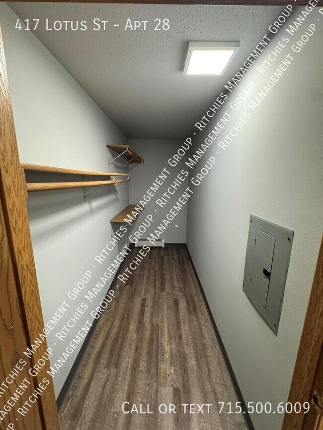 Building Photo - 417 Lotus St