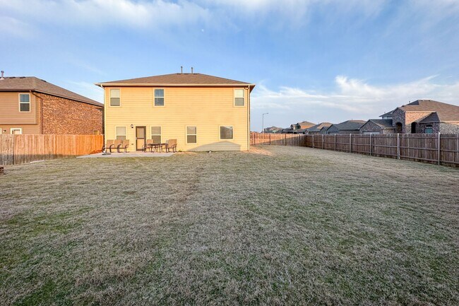 Building Photo - Stunning 5BD, 2 1/2 BTH Home Seconds away from John Kilpatrick Turnpike in YUKON!