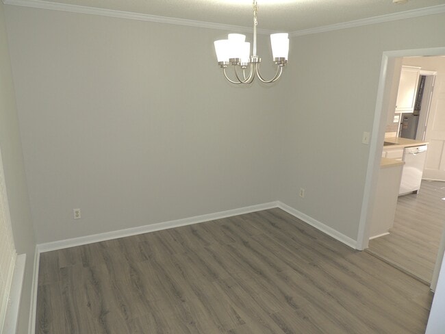 Building Photo - 5823 Rivercroft Rd