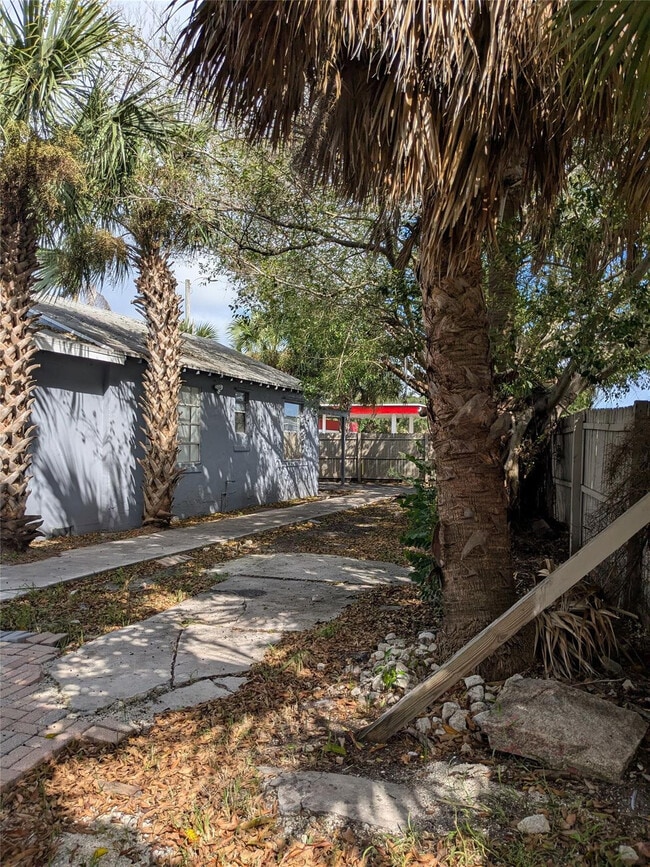 Building Photo - 1110 Palm Beach Lakes Blvd