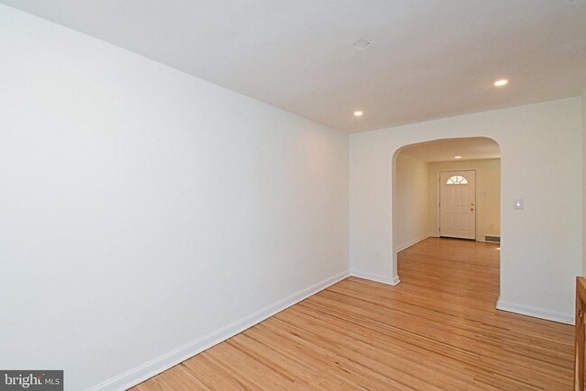 Building Photo - 2219 Ardmore Ave