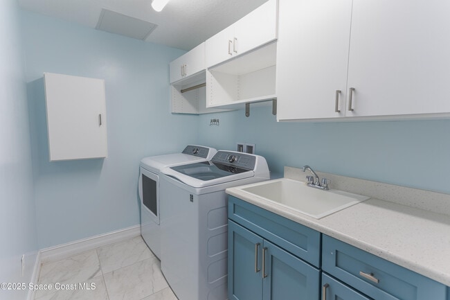 Building Photo - 1465 S Harbor City Blvd