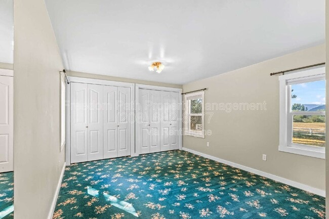 Building Photo - 17778 E Canary Creek Rd