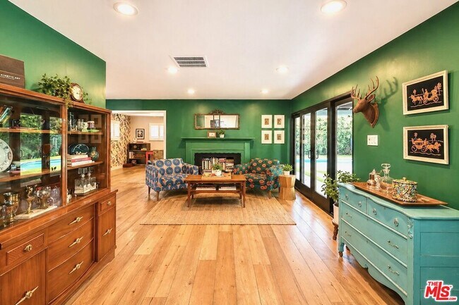 Building Photo - 5245 Ventura Canyon Ave