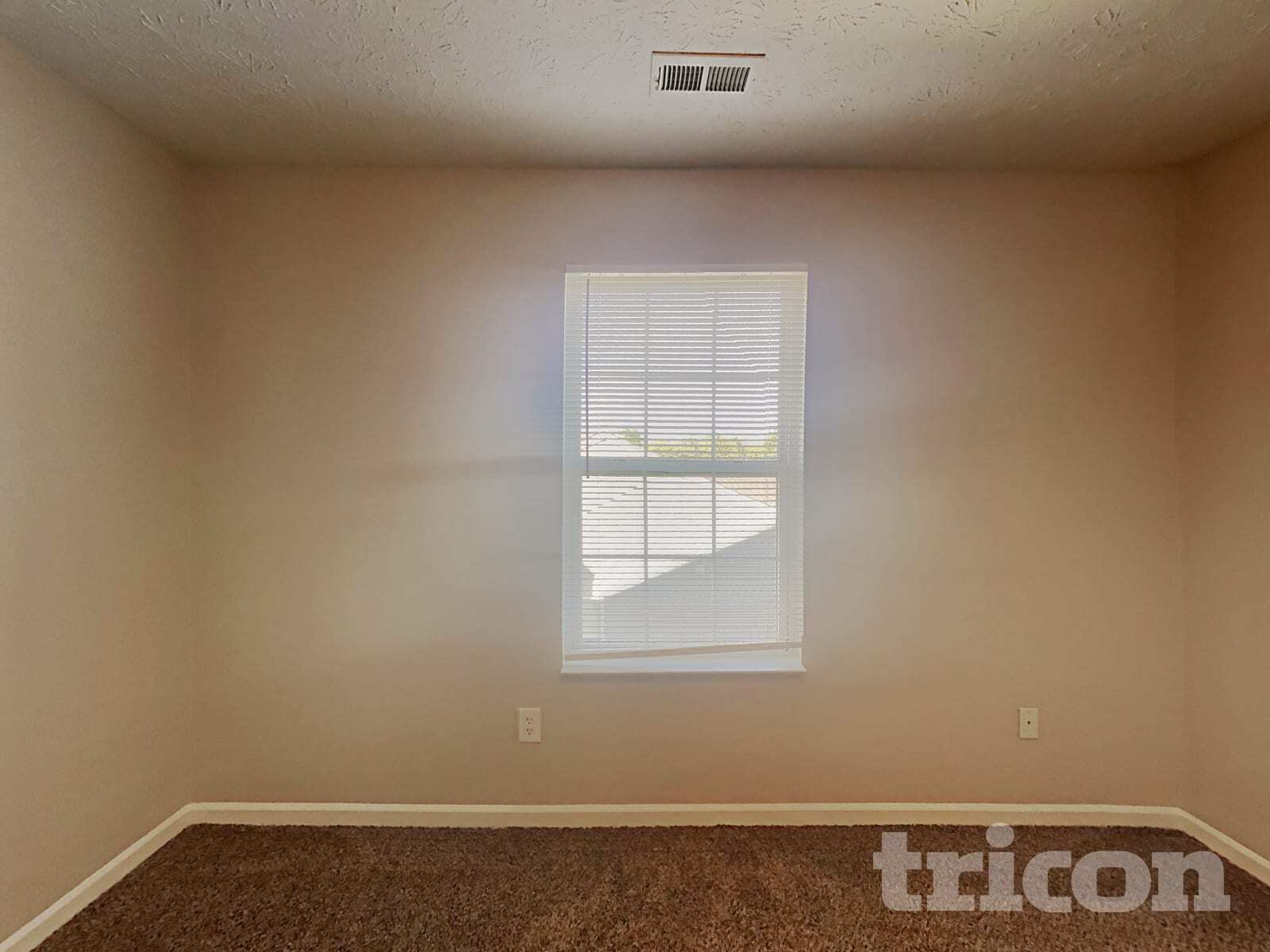 Building Photo - 1325 Yellowstone Cir