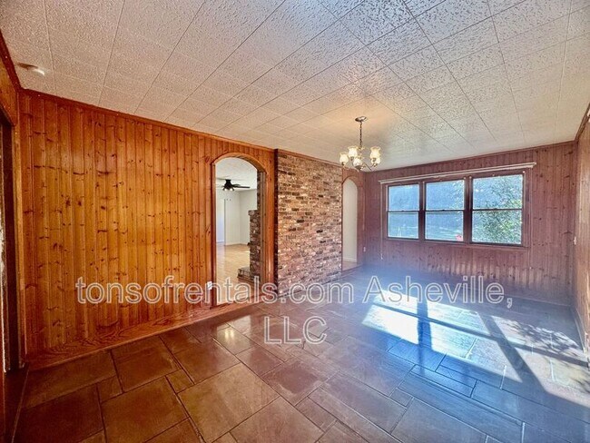 Building Photo - 1574 Lynn Rd
