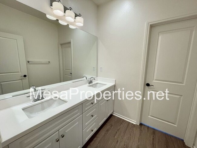 Building Photo - 3230 E Yountville Dr