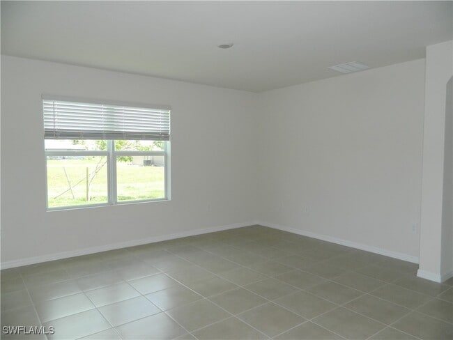 Building Photo - 25118 Doredo Dr