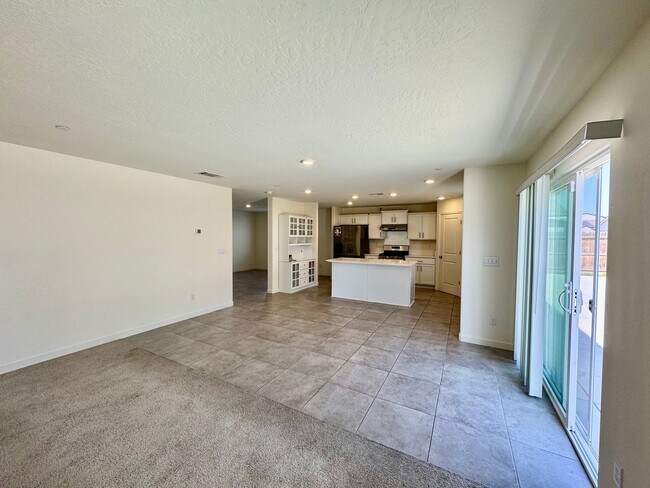 Building Photo - Huge 5 Bedroom + Den, 3 Bath Home Close to...