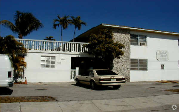 Primary Photo - Petite Maison Apartments