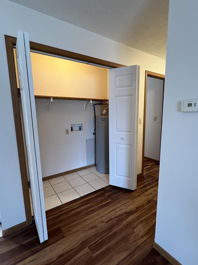 Building Photo - 714 N Forest Ave