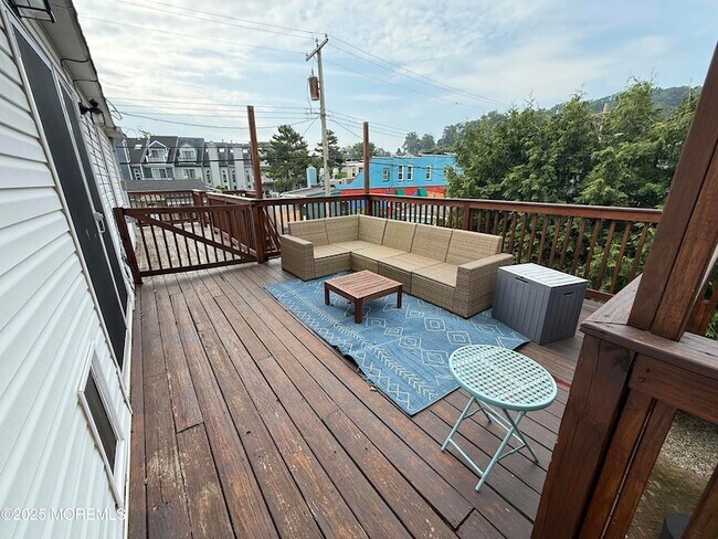 Building Photo - 66 Sea Drift Ave