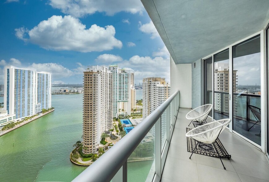 Building Photo - 495 Brickell Ave