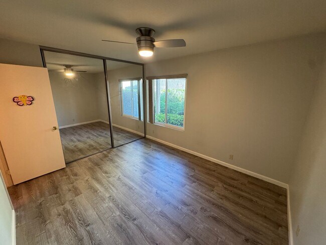 Building Photo - 2Bed - 2Bath ground level