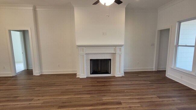 Building Photo - 4br home in Zachary only 2yrs old!