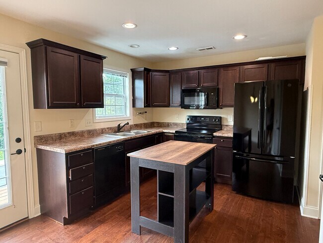 Building Photo - 704 Grays Pointe Ct