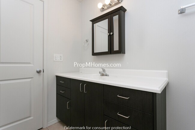 Building Photo - 15535 NE Glisan St