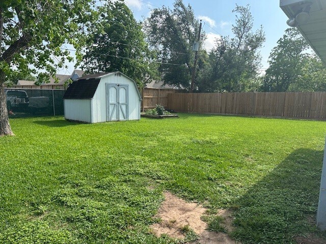 Building Photo - 119 Talisman St