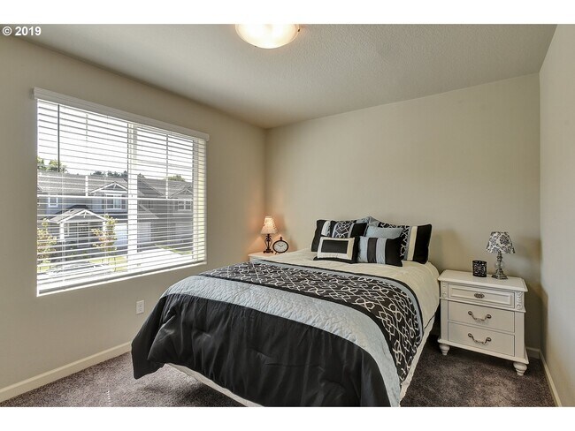 Building Photo - 23078 NE Sockeye St