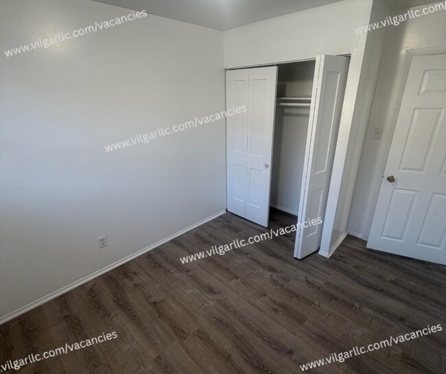 Building Photo - 700 E 20th Ave