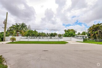 Building Photo - 300 N Biscayne River Dr