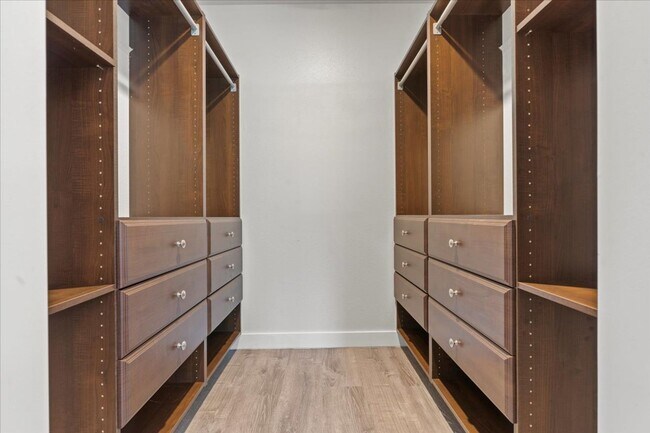 Building Photo - Stunning Modern 2 Bedroom, 2 Bathroom Home!