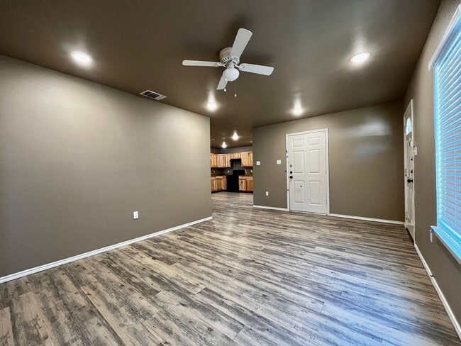 Building Photo - Cozy 3-Bedroom, 2-Bathroom Home with Garage in East Lubbock