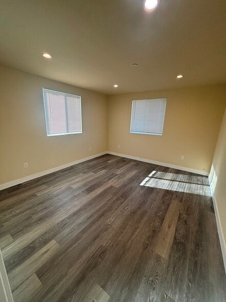 Building Photo - 1651 W 85th St