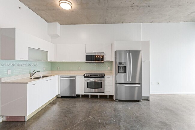 Building Photo - 133 NE 2nd Ave