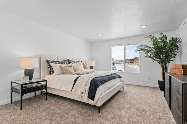 Building Photo - NEW TOWNHOME READY TO MOVE IN!
