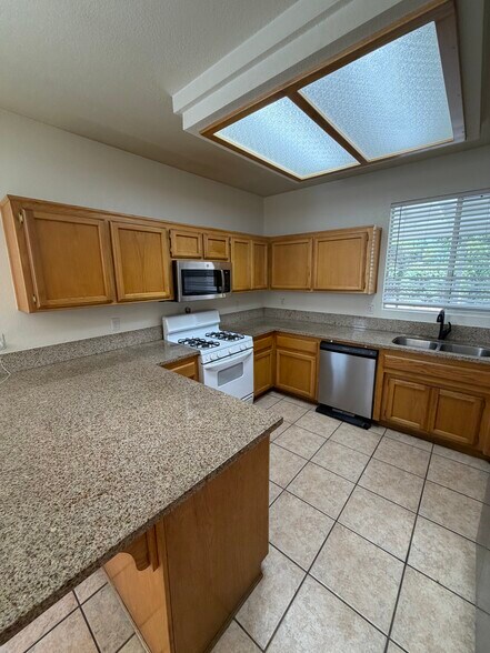 Building Photo - 10808 Tivoli Ct